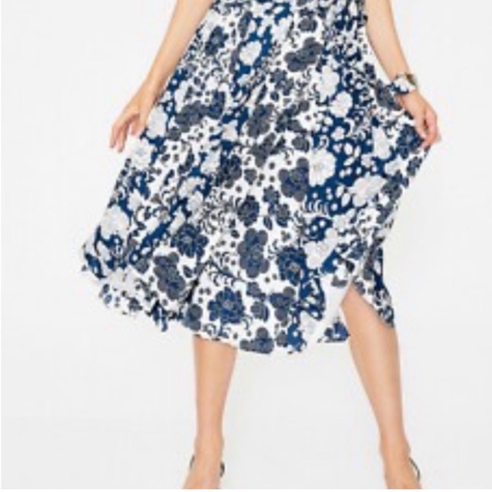 Boden dress NWT silk wrap dress Blue Floral V-Neck Midi Dress, summer stunner! - Picture 2 of 9